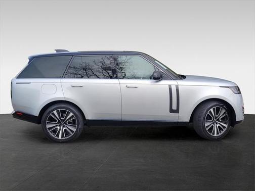 2025 Land Rover Range Rover P530 SE