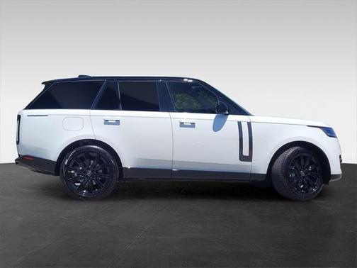 2025 Land Rover Range Rover P400 SE