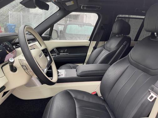 2024 Land Rover Range Rover P530 SE
