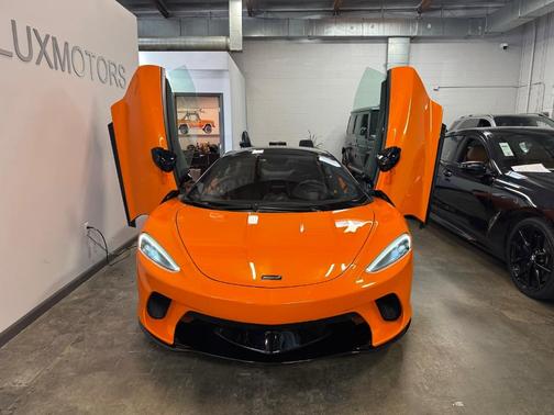 2022 McLaren GT Base