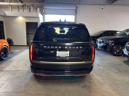 2025 Land Rover Range Rover P530 SE 7 Seat