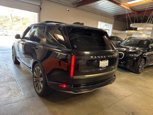 2025 Land Rover Range Rover P530 SE 7 Seat