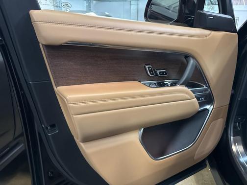 2025 Land Rover Range Rover P530 SE 7 Seat