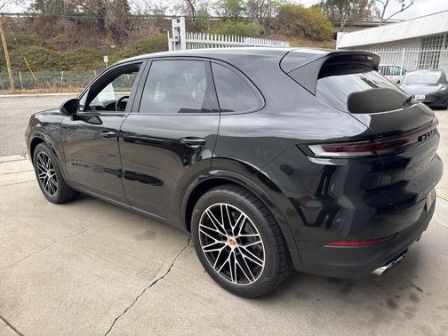 2024 Porsche Cayenne Base