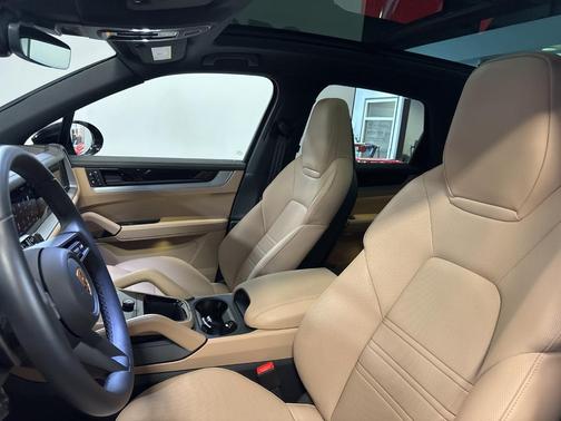 2024 Porsche Cayenne Base