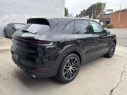 2024 Porsche Cayenne Base