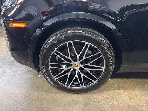 2024 Porsche Cayenne Base