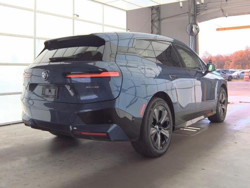 2025 BMW iX xDrive50