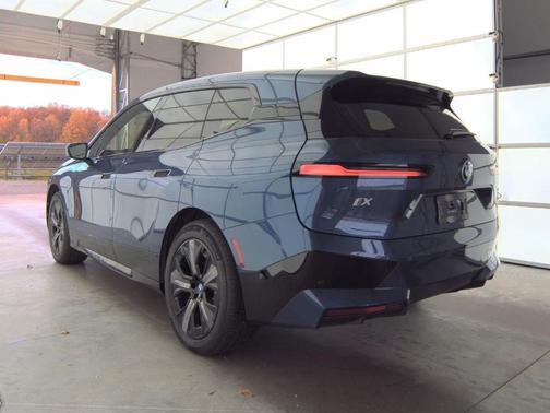 2025 BMW iX xDrive50