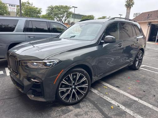 Gray Metallic 2022 BMW X7 M50i