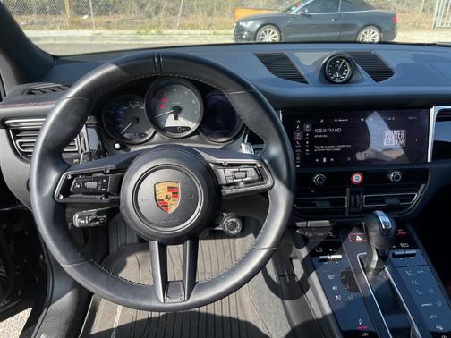 2022 Porsche Macan S
