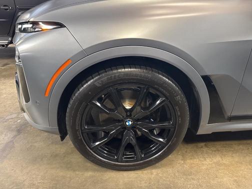 2023 BMW X7 M60i