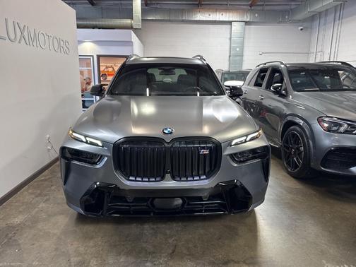 2023 BMW X7 M60i