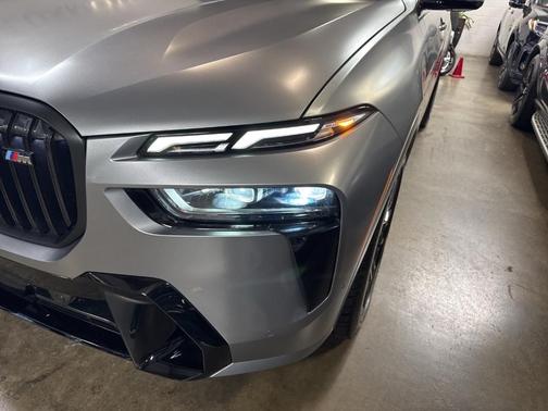 2023 BMW X7 M60i