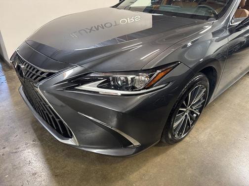 Gray 2025 Lexus ES 300h Base