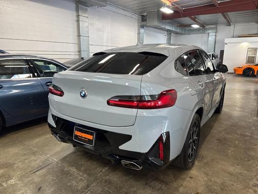 2023 BMW X4 xDrive30i