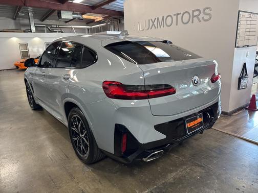 2023 BMW X4 xDrive30i