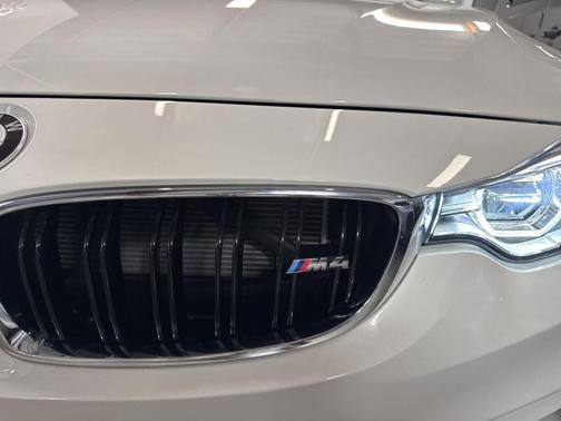 Alpine White 2015 BMW M4 Base