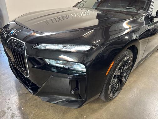 Black Sapphire Metallic 2025 BMW i7 xDrive60