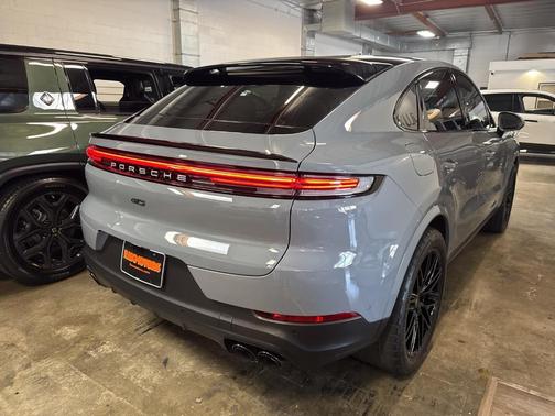 2024 Porsche Cayenne AWD