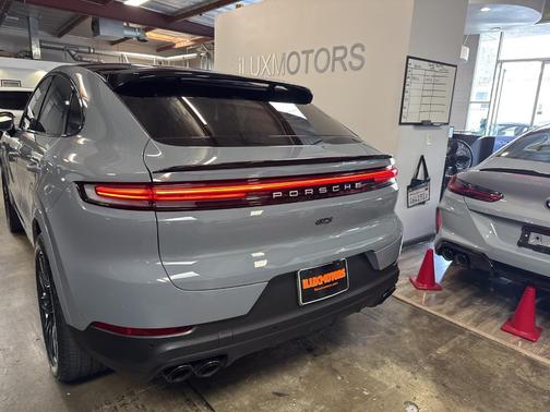 2024 Porsche Cayenne AWD