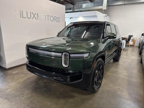 2025 Rivian R1S Adventure