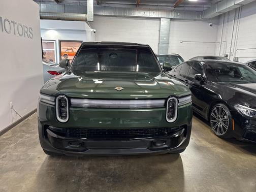 2025 Rivian R1S Adventure