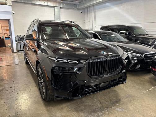 Black Sapphire Metallic 2024 BMW X7 xDrive40i