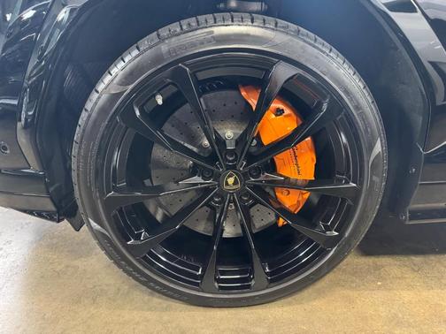 2020 Lamborghini Urus Base