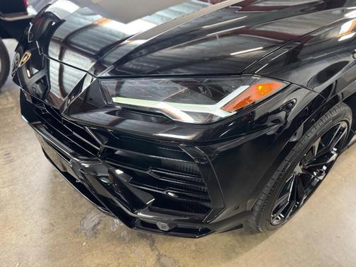 2020 Lamborghini Urus Base