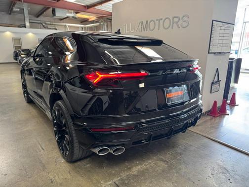 2020 Lamborghini Urus Base