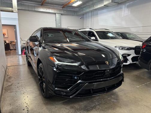 2020 Lamborghini Urus Base