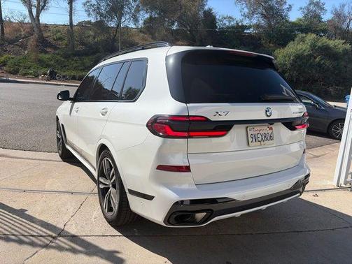 White Metallic 2026 BMW X7 xDrive40i