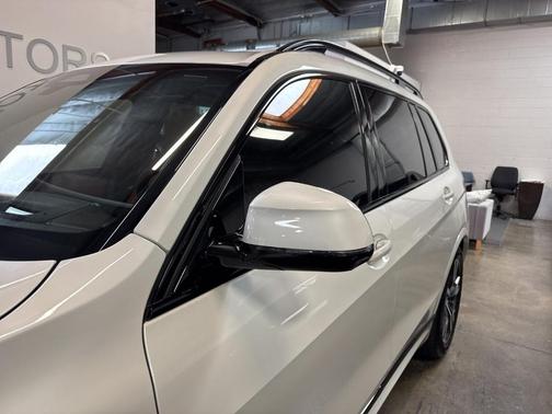 White Metallic 2026 BMW X7 xDrive40i