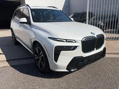 White Metallic 2026 BMW X7 xDrive40i