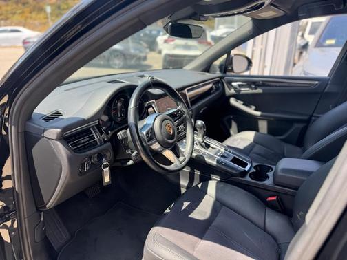 2020 Porsche Macan Base