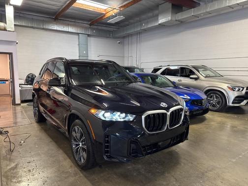 2025 BMW X5 M60i