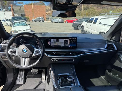 2023 BMW X7 M60i