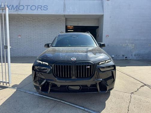 2023 BMW X7 M60i