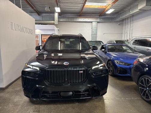 2023 BMW X7 M60i