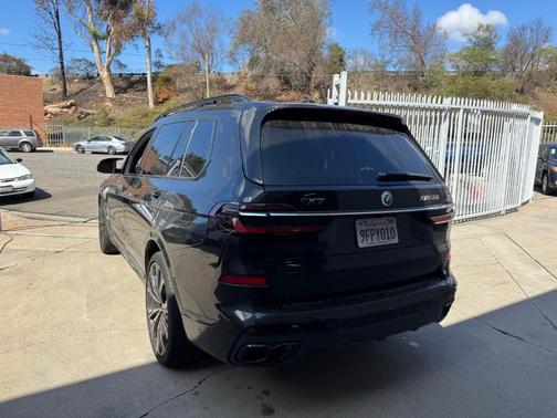 2023 BMW X7 M60i
