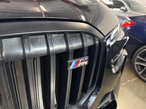2023 BMW X7 M60i