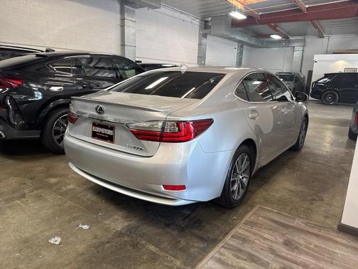 2016 Lexus ES 300h Base