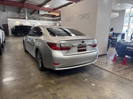 2016 Lexus ES 300h Base