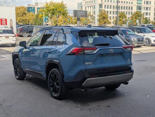 2022 Toyota RAV4 Hybrid SE