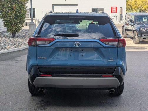 2022 Toyota RAV4 Hybrid SE