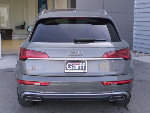 Chronos Gray Metallic 2023 Audi Q5 e 55 S line Premium Plus
