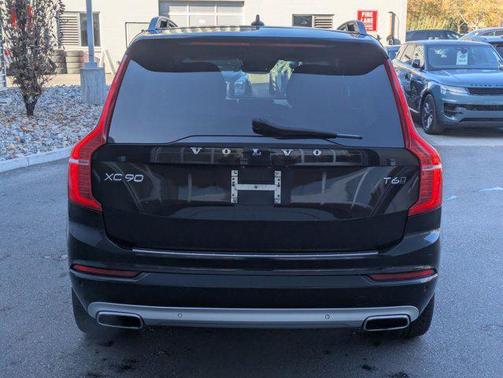 2017 Volvo XC90 T6 Momentum