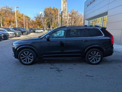 2017 Volvo XC90 T6 Momentum