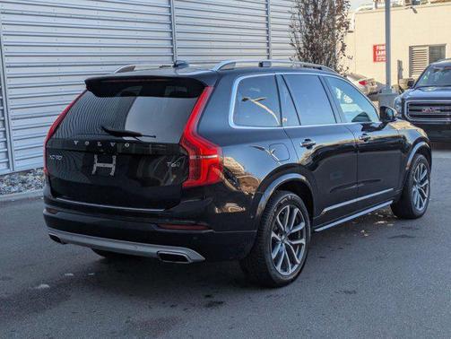 2017 Volvo XC90 T6 Momentum